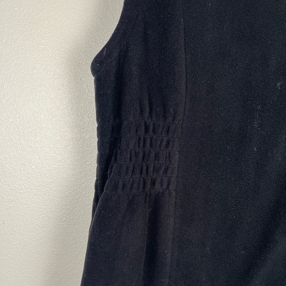 Icelandic Design Polar Fleece Vest Womens‎ XL Black Red Embroidery Nordic Scandi - Picture 9 of 9